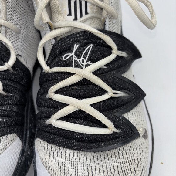 Nike Kyrie Irving 5 Oreo 2019 Size 8 Great Condition! - Picture 6 of 9